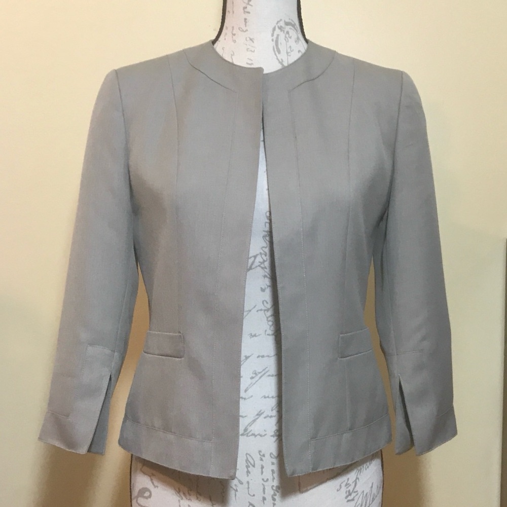 Doc and Amelia tan crop jacket size 0